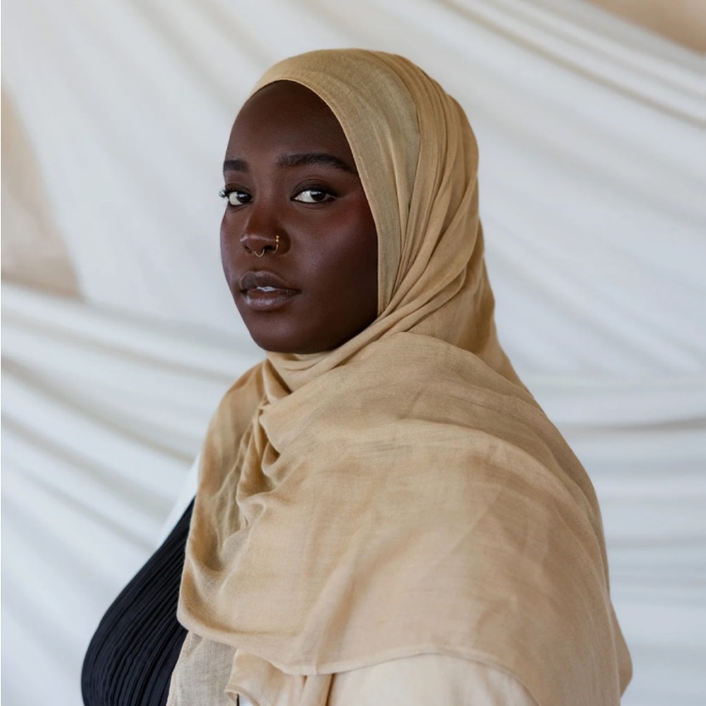 Vela natural stone hijab